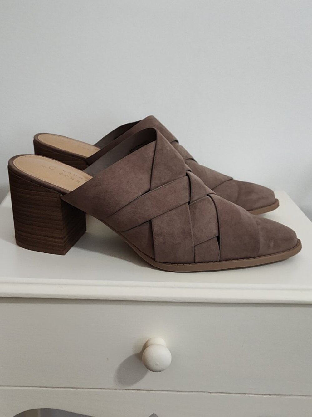LC Lauren Conrad Rowann taupe woven faux suede mules, EUC, size 9